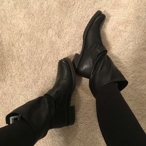 Black Veronica short Frye boots